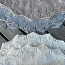 Load image into Gallery viewer, Tulipneckwarmer Adult Size
